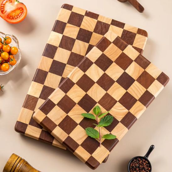 planche à découper en bois style damier