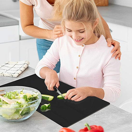 planche a decouper une cuisine conviviale